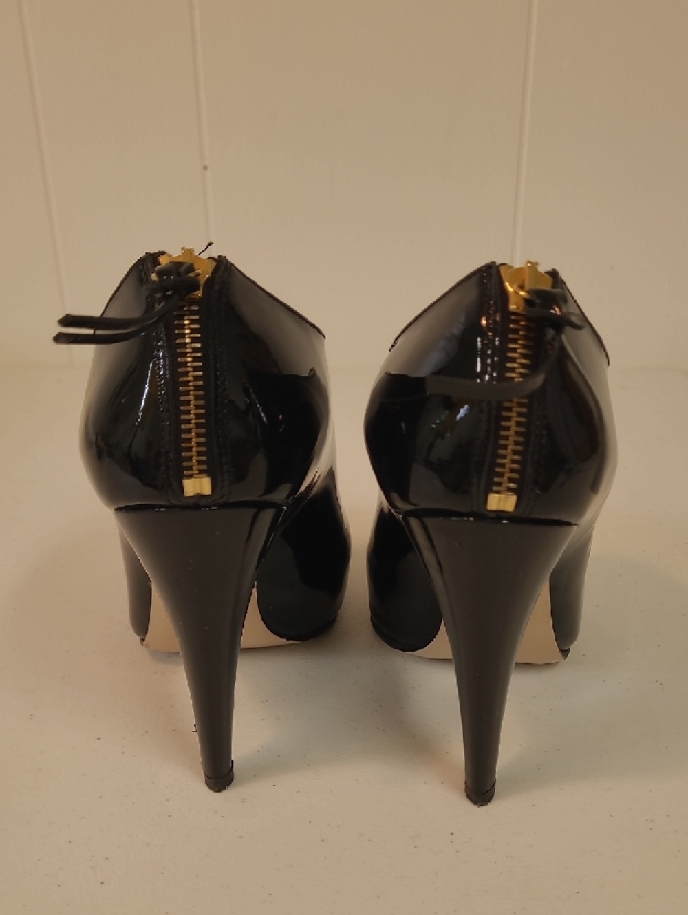 Miu Miu AUTHENTICATED Decollete Vernice 39 1/2 EU Black Patent Leather Booties - Picture 7 of 14
